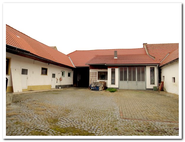 3720 Pfaffstetten (Ravelsbach): Ehem. Bauernhaus mit 3 Zimmer und sehr großer, vielfältiger Werkstätte sowie KFZ-Werkstätte