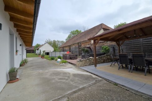 2042_grossnondorf_garden_sitting_area