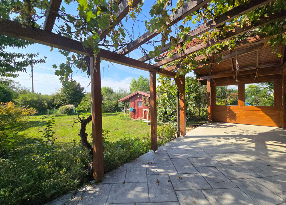 2011_untermall_garten_terr_gartenhütte