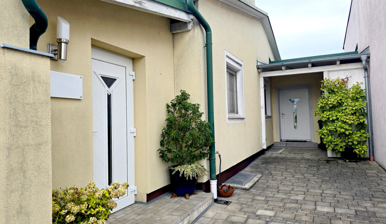 2100_leobendorf_badesse_haus_eingangsbereich