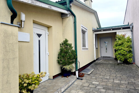 2100_leobendorf_badesse_haus_eingangsbereich